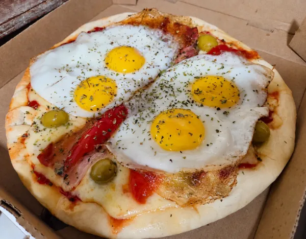 Pizza Panceta y huevo